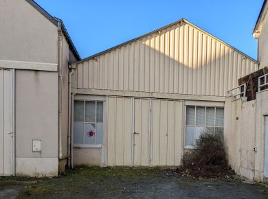 Image de l'actualité Plessis-Macé : Déconstructions en cours dans le centre-bourg